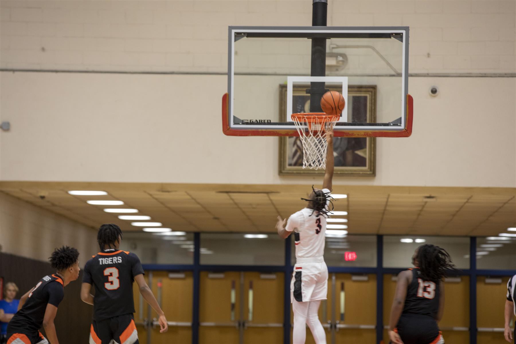 Minutemen Defeat Linden 60 to 45