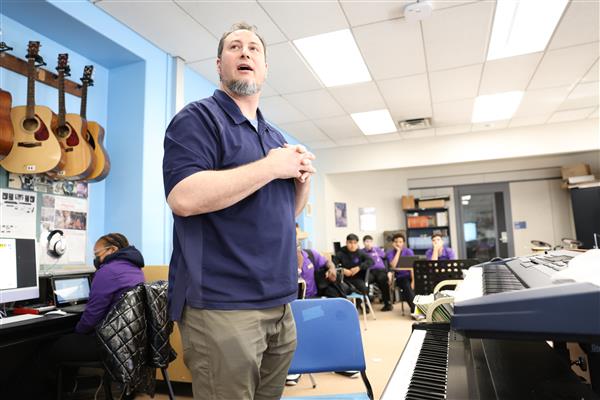 Board President Iliana Chevres Visits Thomas Jefferson Arts Academy