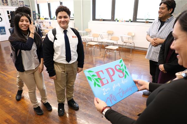 Board President Iliana Chevres Visits School No. 89A