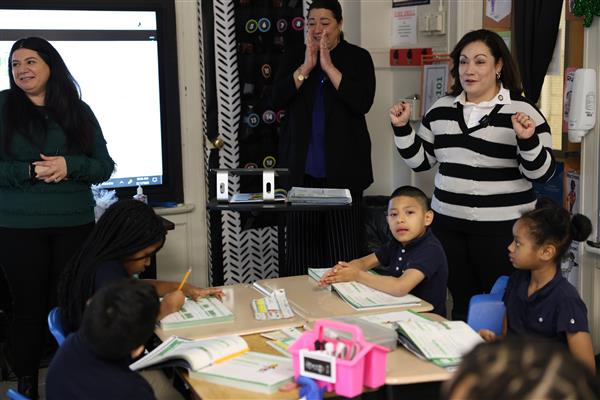 Board President Iliana Chevres Visits School No. 20